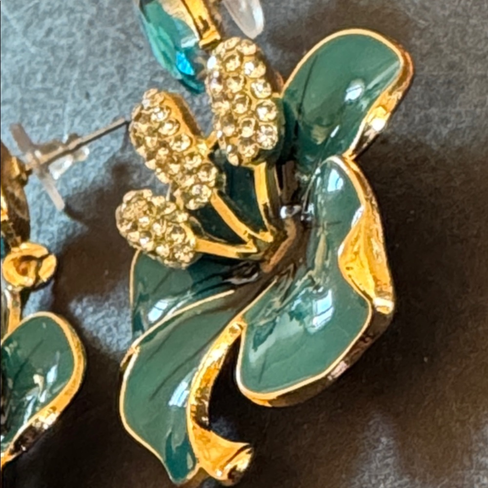 Betsy Johnson Tropical Hibiscus Dangle Earrings - Picture 5 of 11
